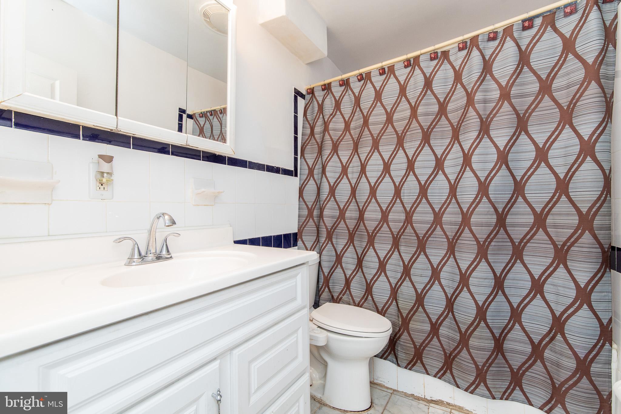 226 Oakwood Road Baltimore, MD 21222 - Photo 23 of 52 Main Level Bath