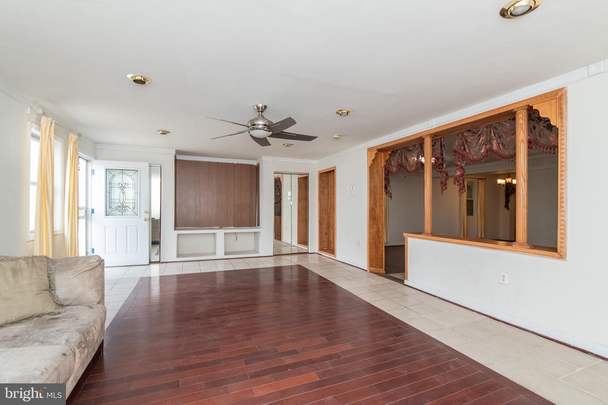 226 Oakwood Road Baltimore, MD 21222 - Photo 4 of 52 Living Room