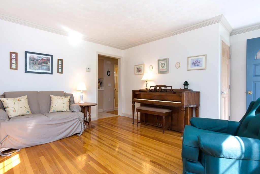 20 Forrest Road Northborough, MA 01532 - Photo 3 of 29 Gallery Image 3