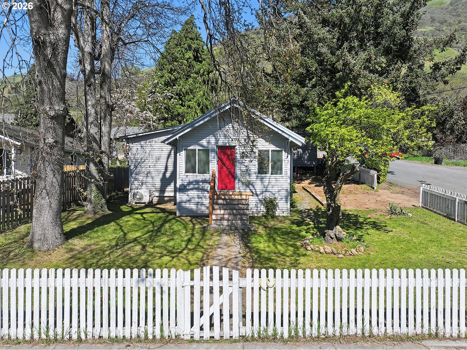 320 East Steuben Street Bingen, WA 98605 - Photo 1 of 41 a view of house with backyard