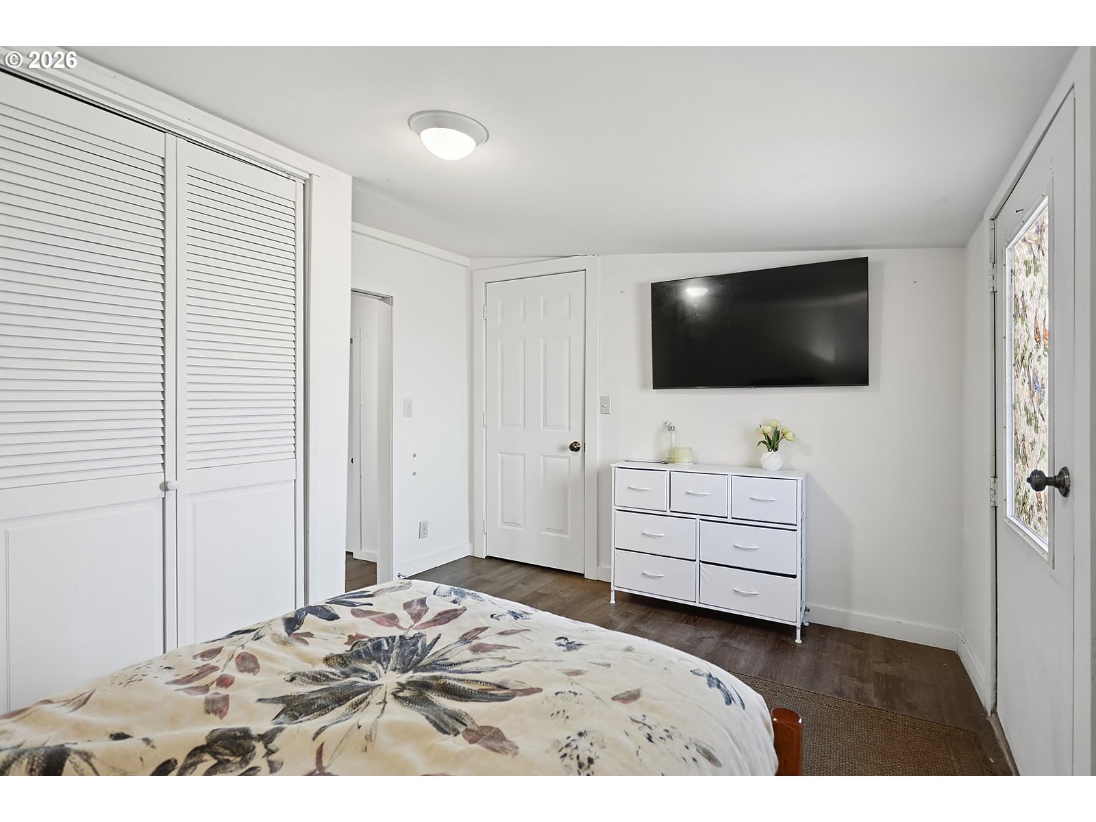 320 East Steuben Street Bingen, WA 98605 - Photo 18 of 41 a view of bedroom with wooden floor and flat screen tv