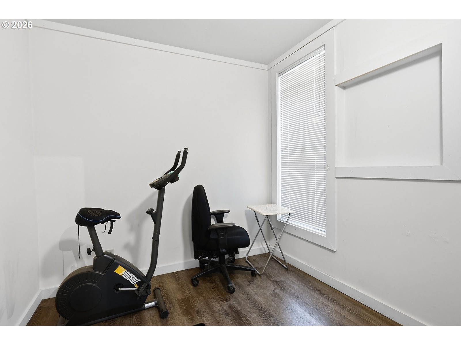 320 East Steuben Street Bingen, WA 98605 - Photo 24 of 41 a picture of a room with a window