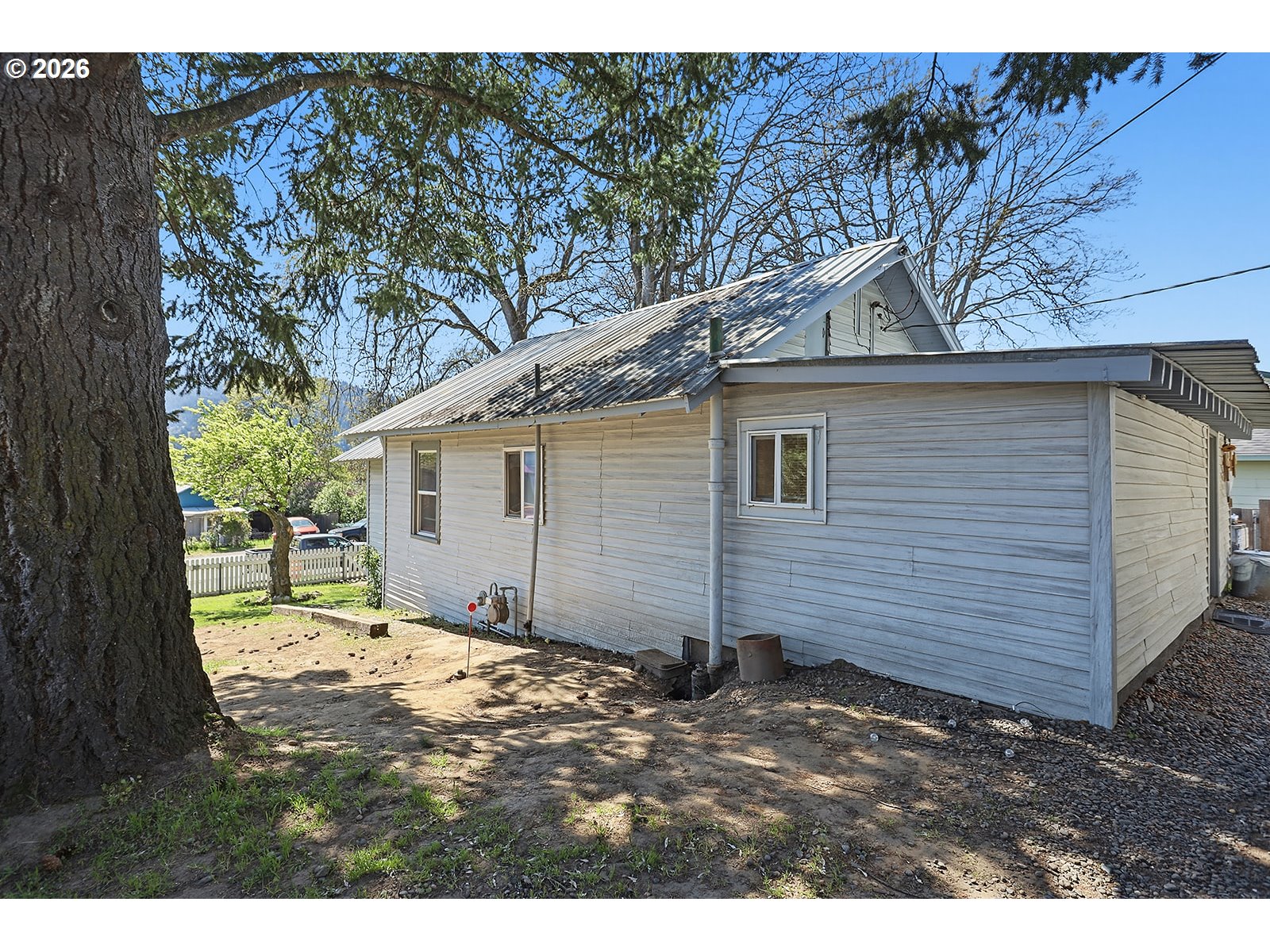 320 East Steuben Street Bingen, WA 98605 - Photo 28 of 41 a view of a house with a yard