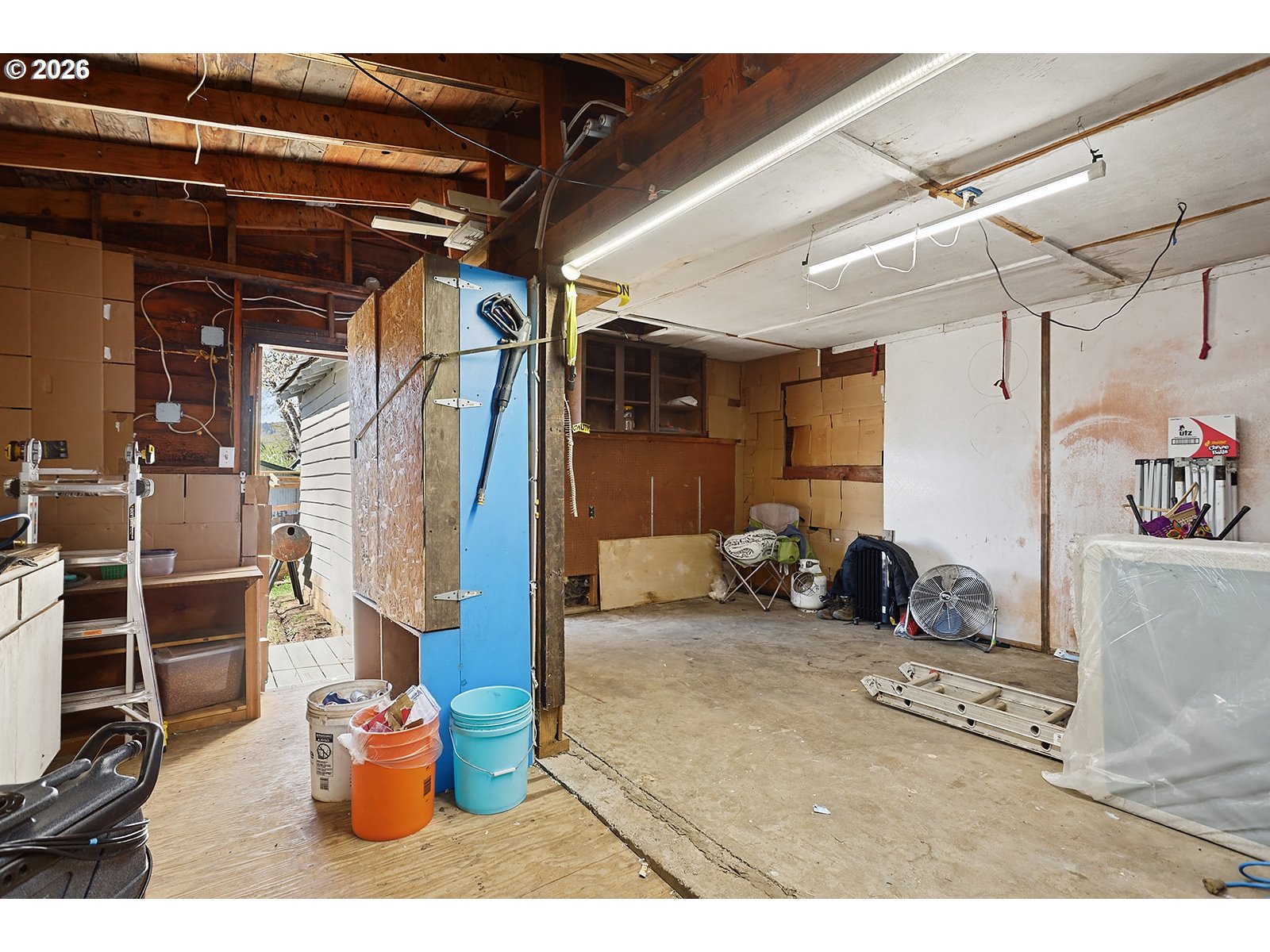 320 East Steuben Street Bingen, WA 98605 - Photo 33 of 41 a view of a garage with stuff