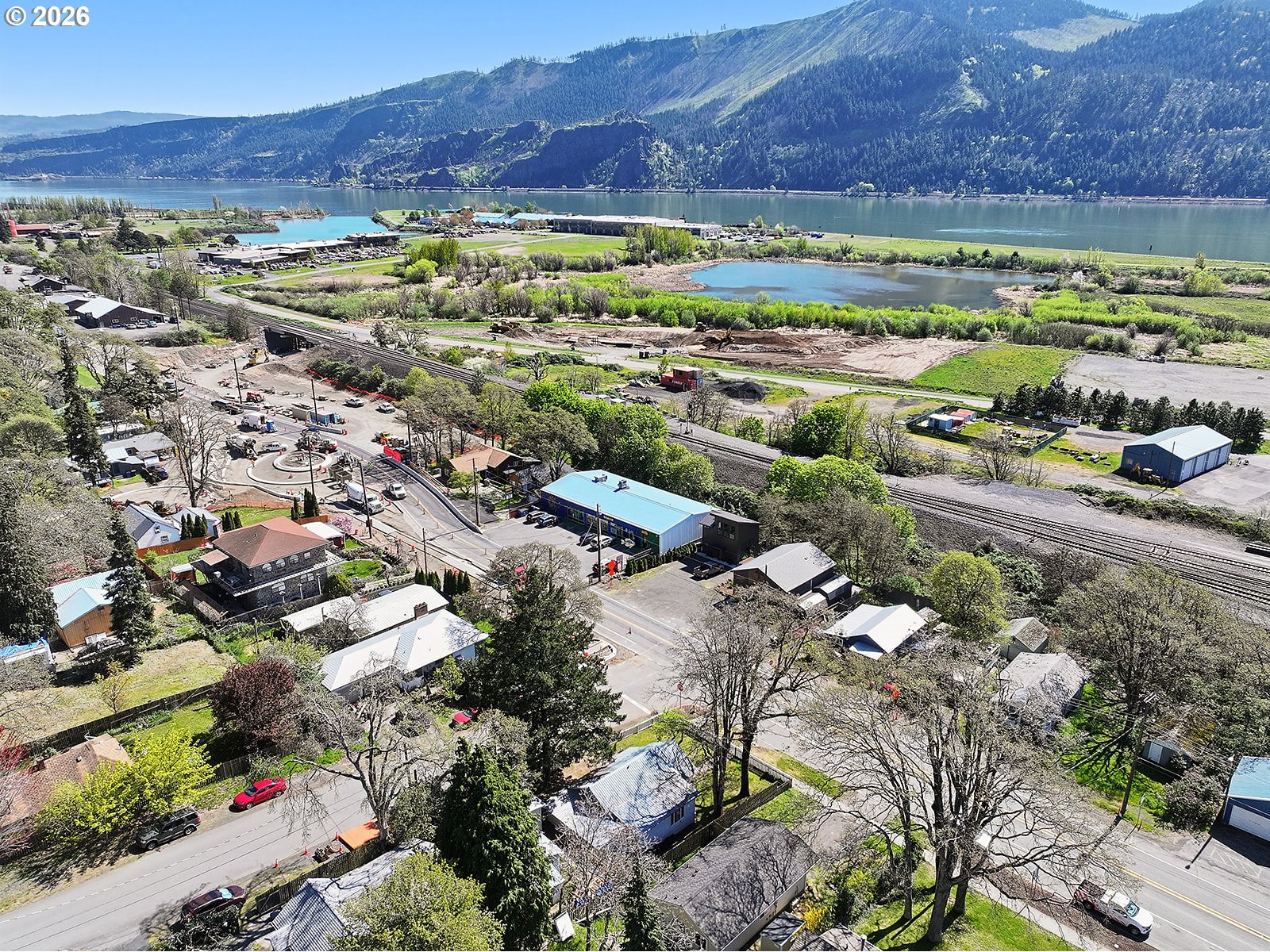 320 East Steuben Street Bingen, WA 98605 - Photo 41 of 41 an aerial view of ocean and residential houses with outdoor space