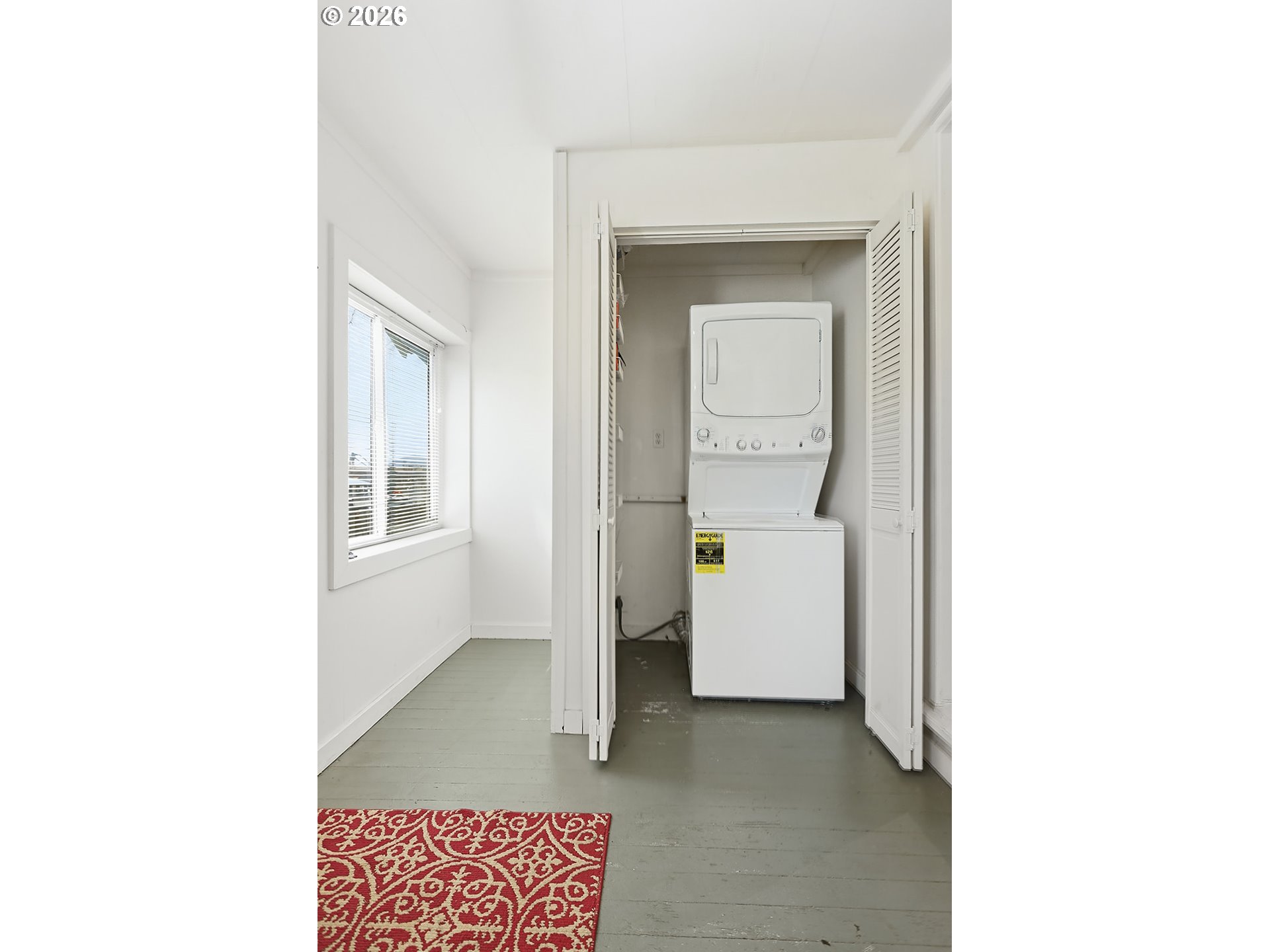 320 East Steuben Street Bingen, WA 98605 - Photo 7 of 41 a view of an empty room with bathroom and a window