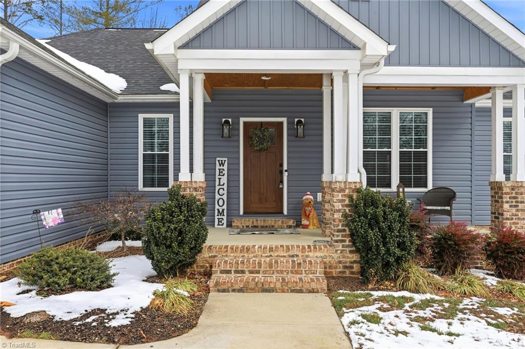 1196 Cape Hickory Road Hickory, NC 28601 - Photo 3 of 50