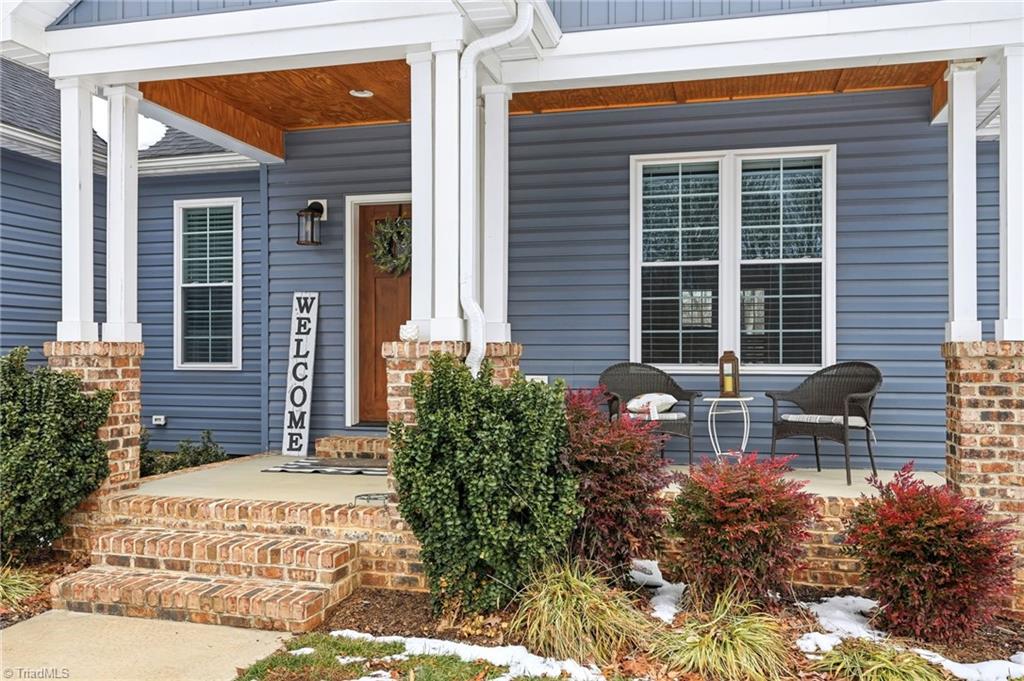 1196 Cape Hickory Road Hickory, NC 28601 - Photo 4 of 50