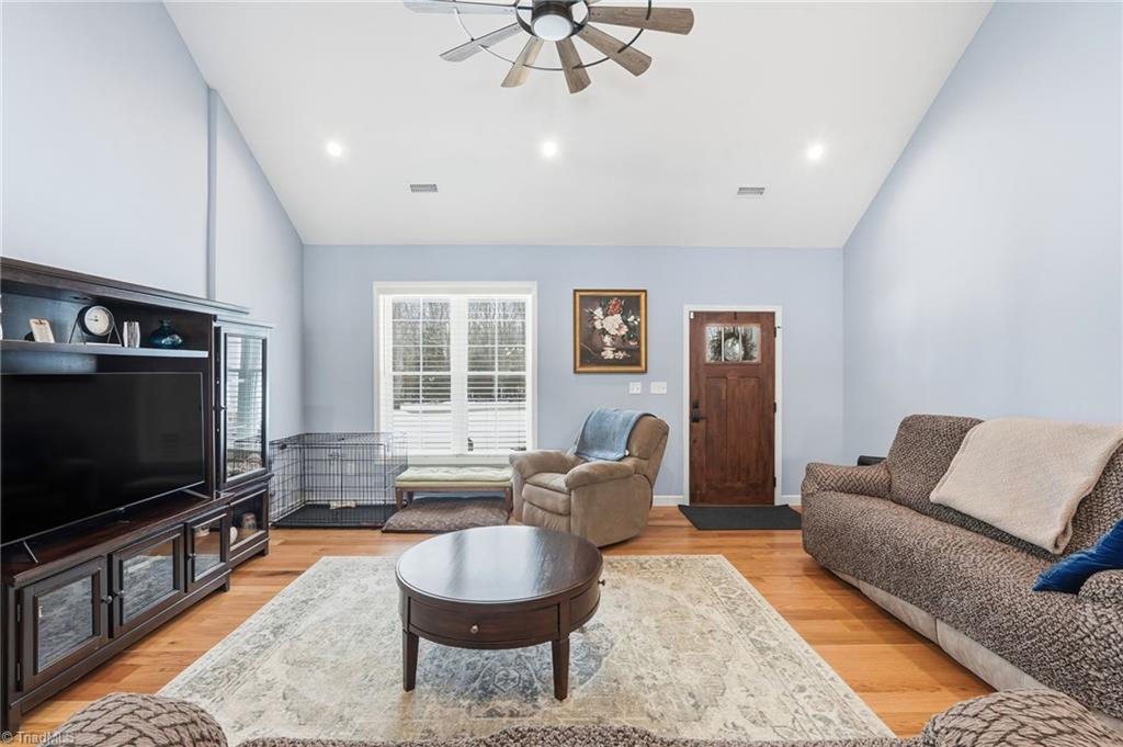 1196 Cape Hickory Road Hickory, NC 28601 - Photo 9 of 50