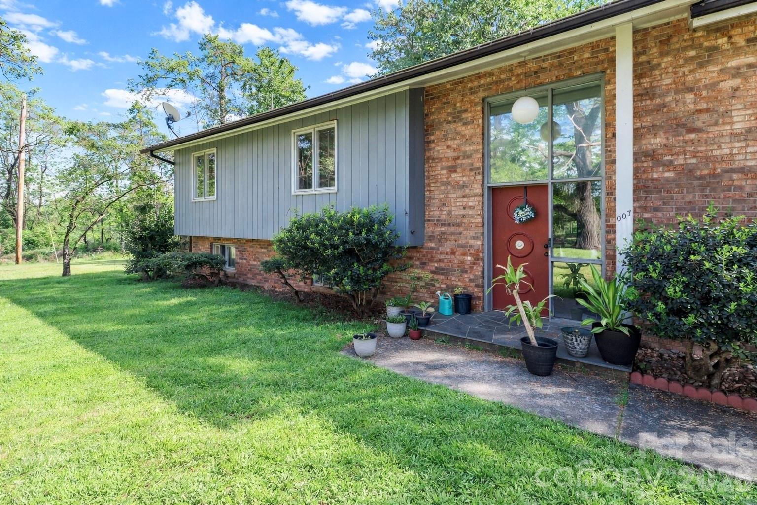 225 Midway Road Statesville, NC 28625 - Photo 2 of 42