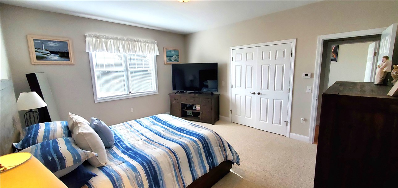 16 Wheeler Lane Hopkinton, RI 02832 - Photo 12 of 44