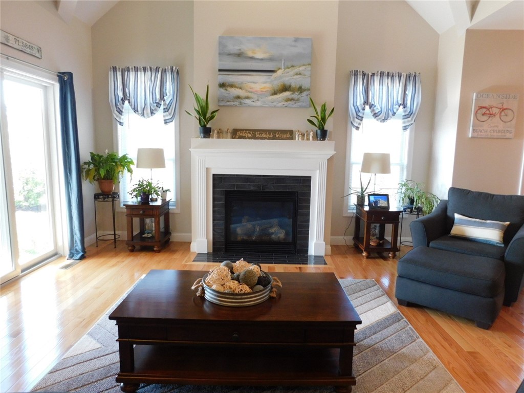 16 Wheeler Lane Hopkinton, RI 02832 - Photo 5 of 44