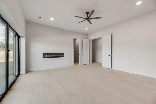 a view of a livingroom with a ceiling fan and window