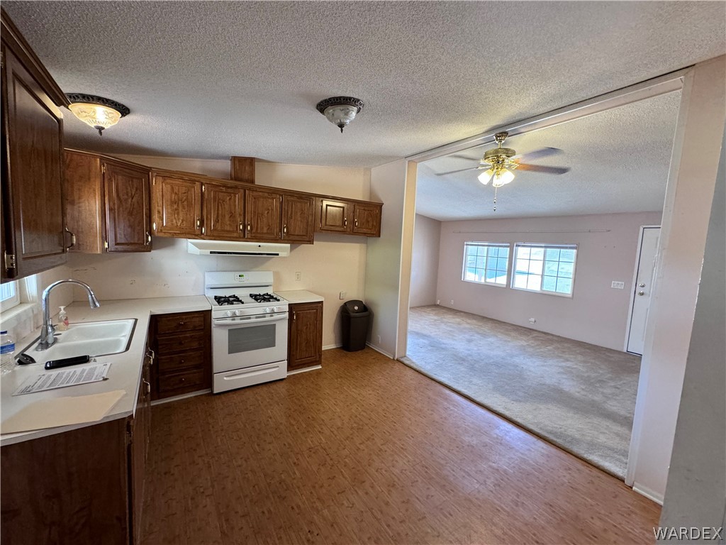 2066 East El Rodeo Road, Unit 44 Fort Mohave, AZ 86426 - Photo 10 of 28 Kitchen