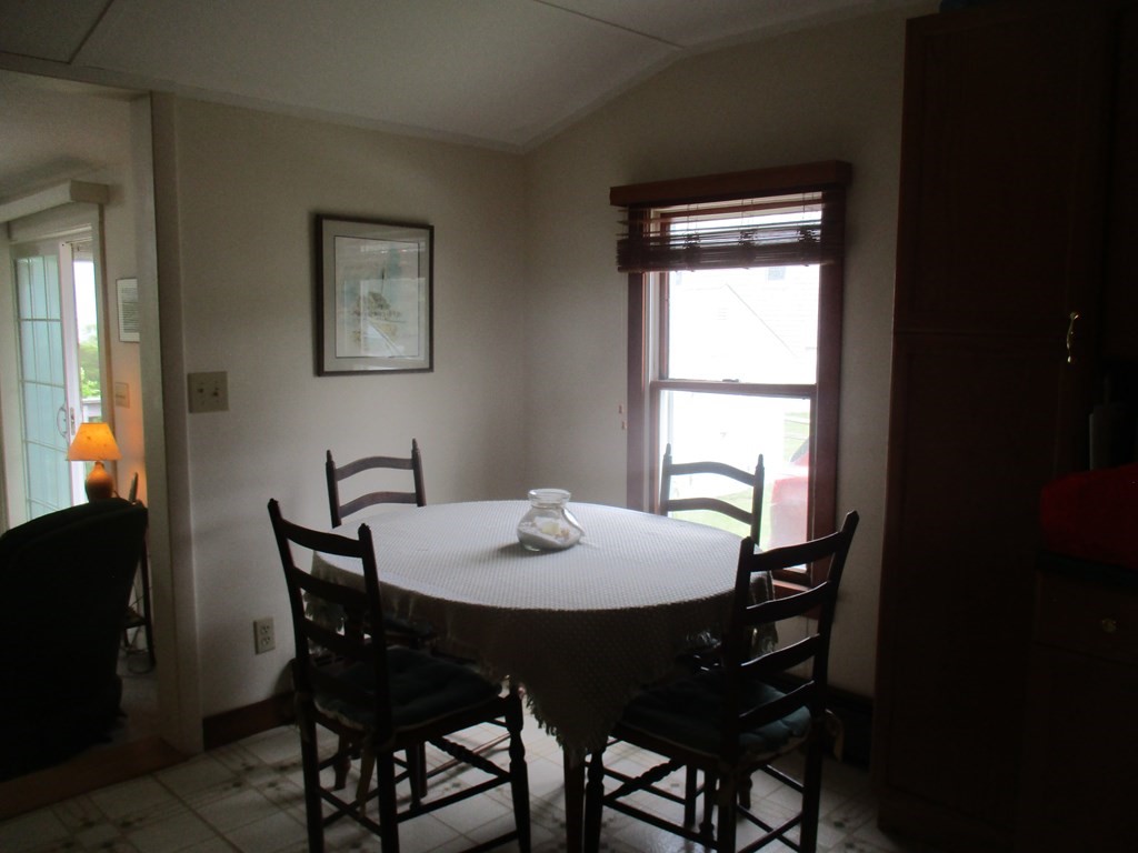 292 Brayton Point Road Westport, MA 02790 - Photo 11 of 16 Gallery Image 11