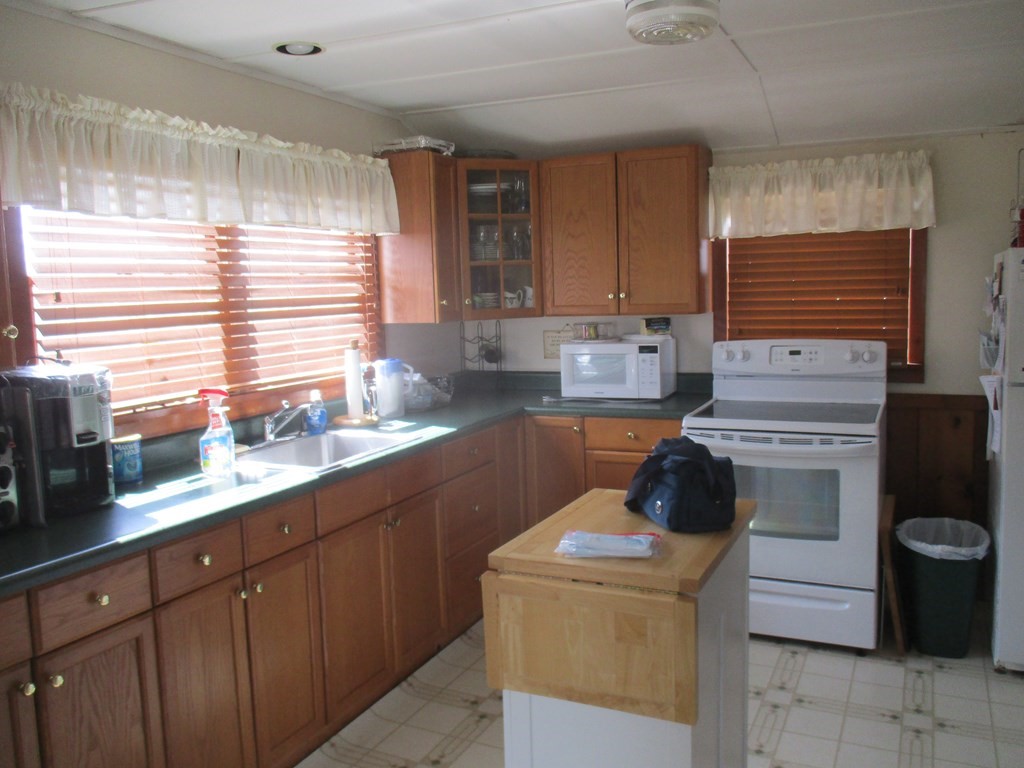 292 Brayton Point Road Westport, MA 02790 - Photo 10 of 16 Gallery Image 10