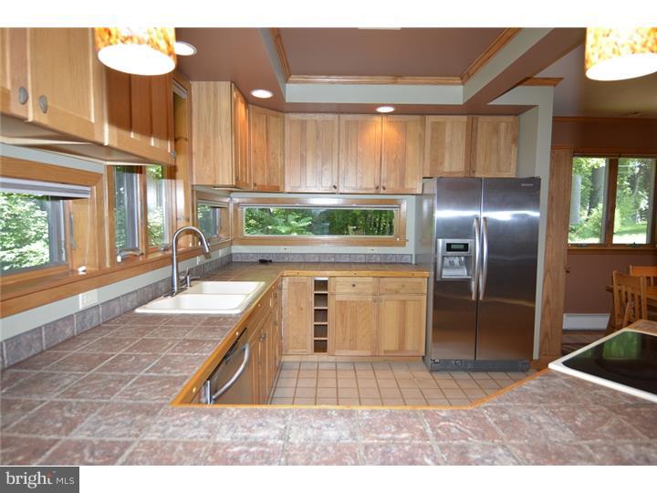 901 Pine Heights Road Reading, PA 19605 - Photo 4 of 25 Gallery Image 4