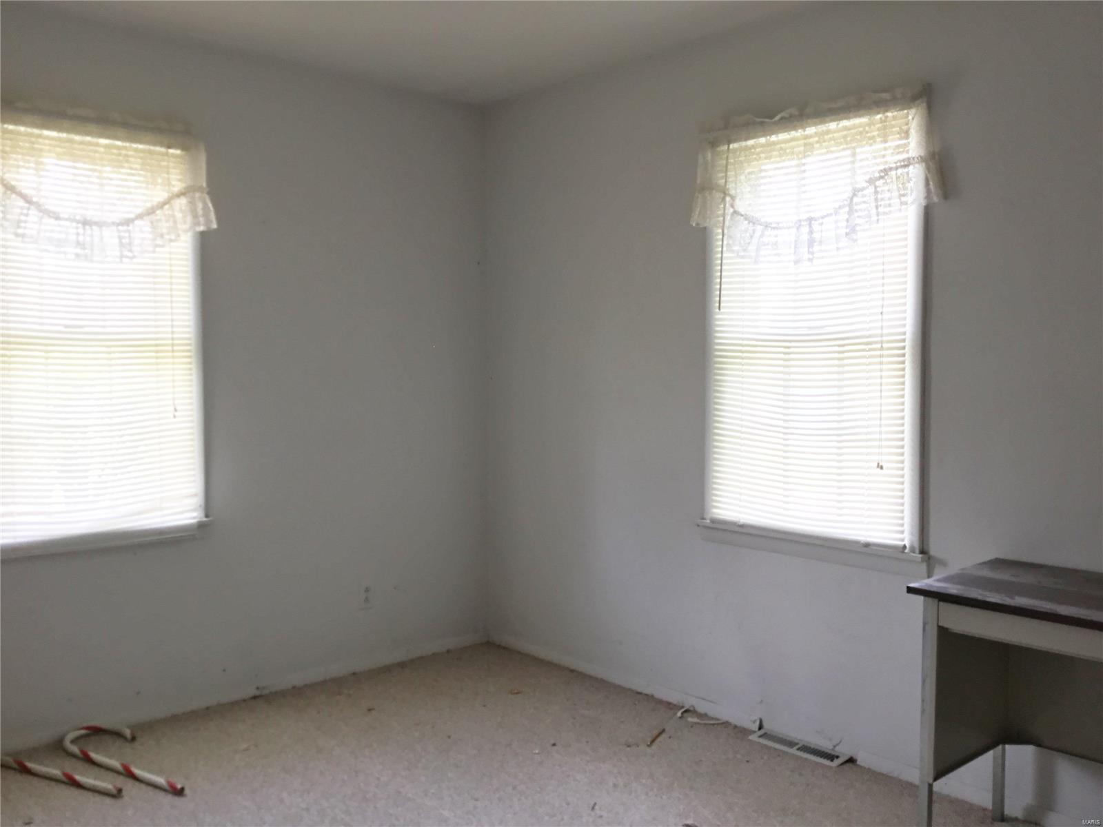 943 Milton Road Alton, IL 62002 - Photo 14 of 21 Gallery Image 14
