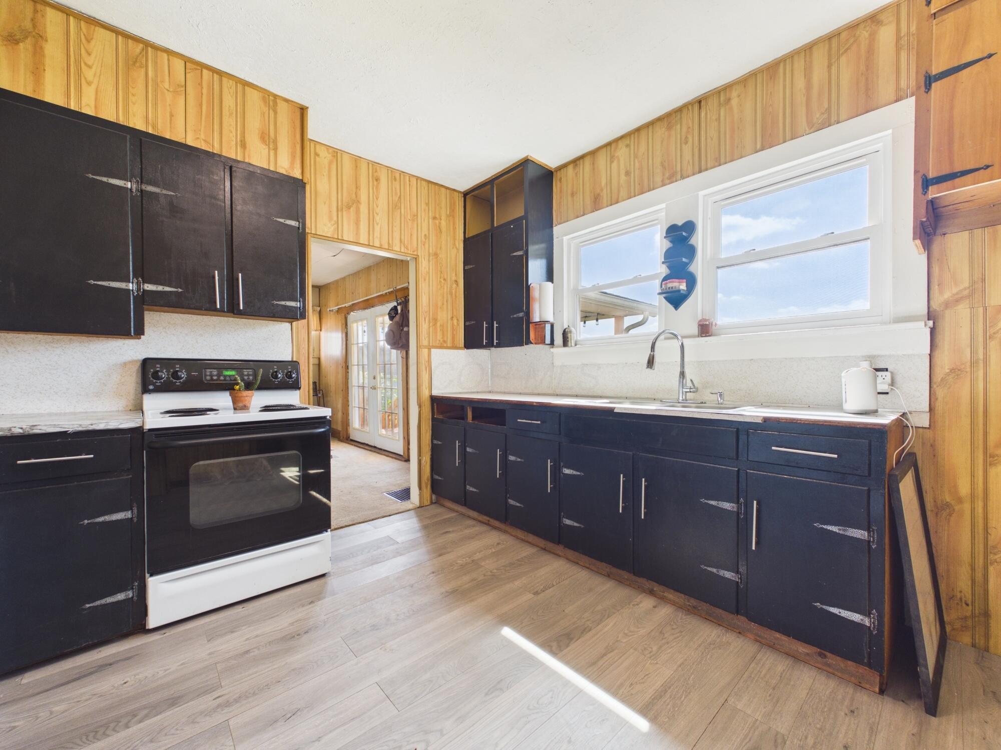 7795 Rose Hill Road Roseville, OH 43777 - Photo 6 of 32 Kitchen