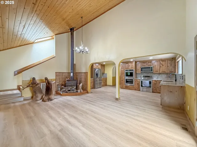 a view of livingroom with hardwood floor and ceiling fan