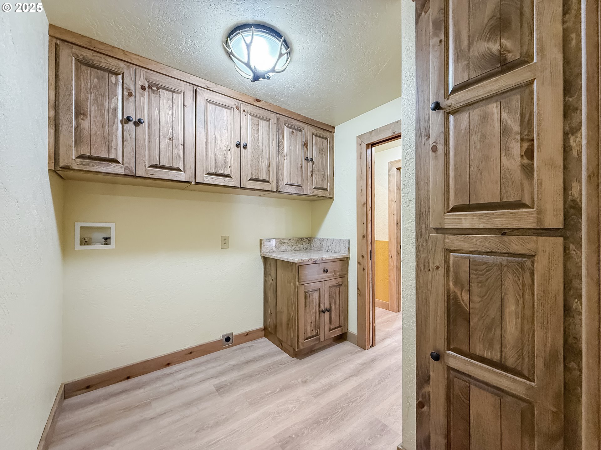 20313 Whaleshead Road Brookings, OR 97415 - Photo 29 of 41 a view of a kitchen with electric appliances
