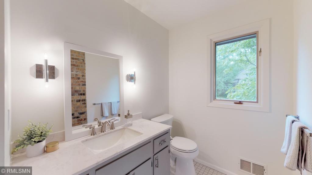 14400 Rocksborough Road Minnetonka, MN 55345 - Photo 14 of 39 Gallery Image 14