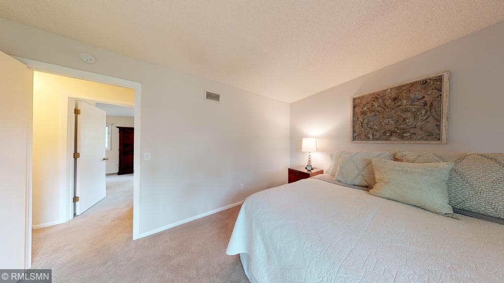 14400 Rocksborough Road Minnetonka, MN 55345 - Photo 24 of 39 Gallery Image 24