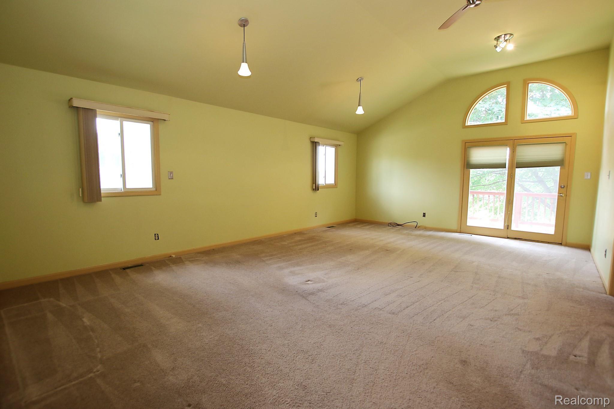 1845 Crestline Street Rochester, MI 48307 - Photo 30 of 58 30) Master Suite.jpg