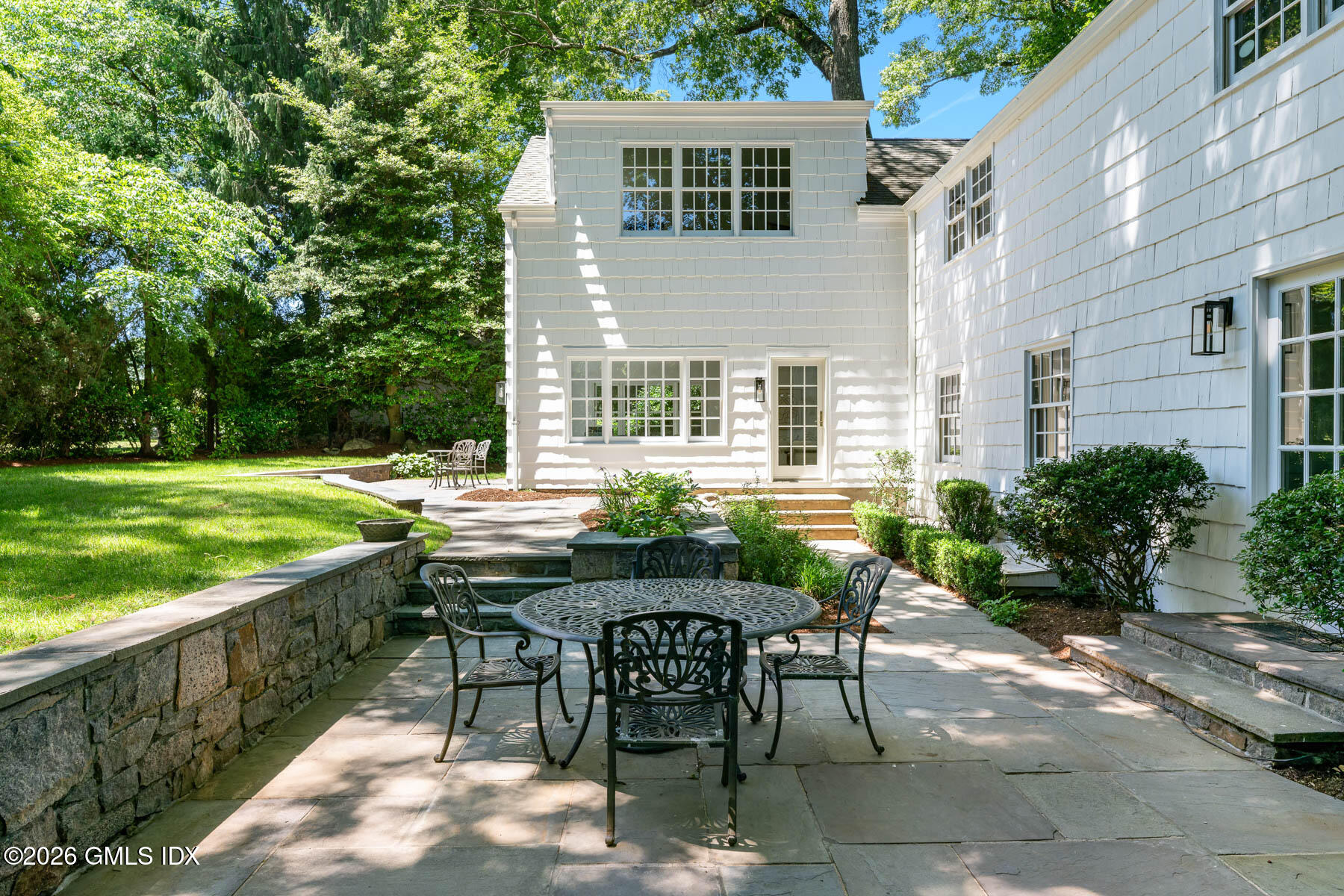 18 Owenoke Way Riverside, CT 06878 - Photo 4 of 33 18 Owenoke Way 06 - WEB