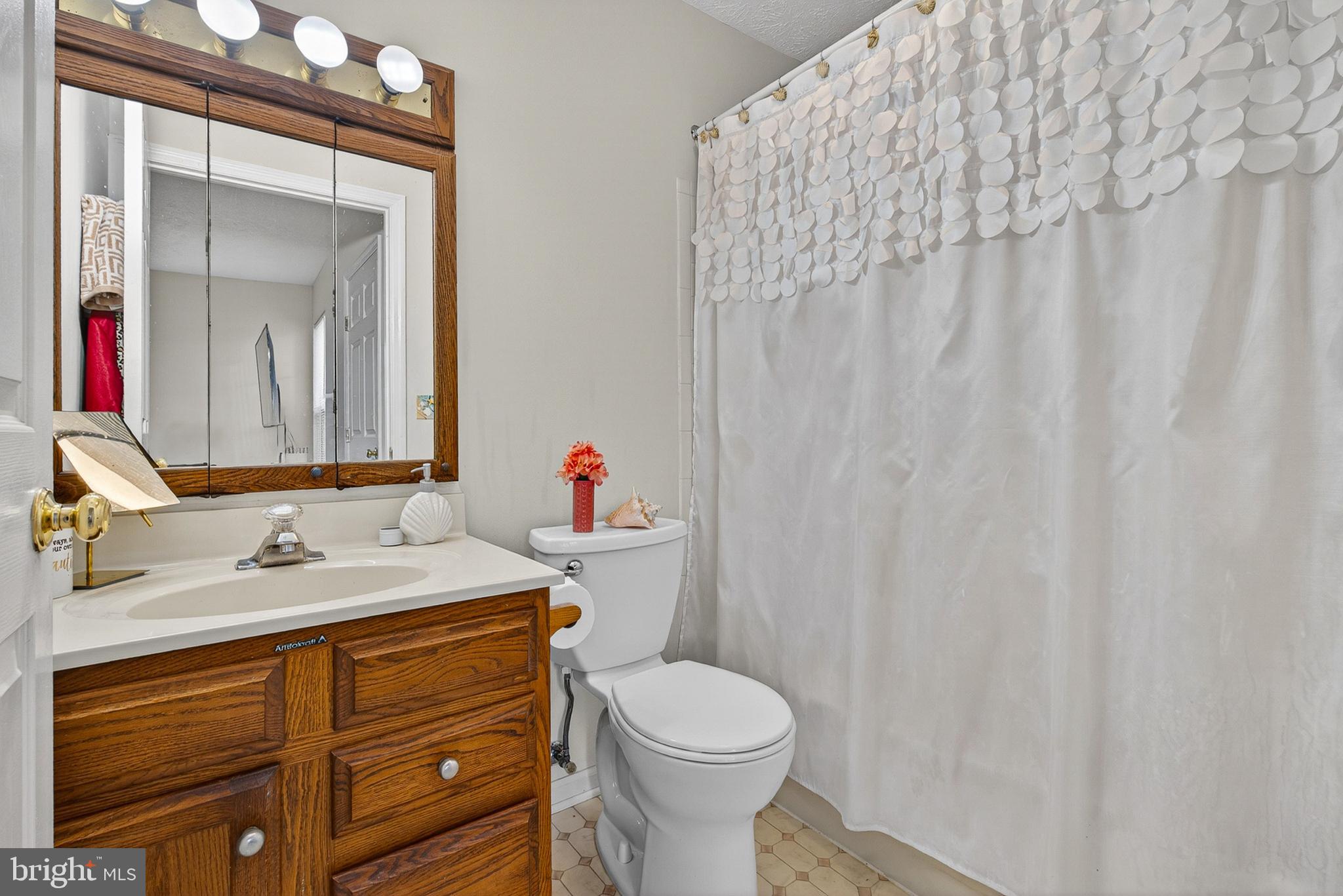 6415 Greenfield Road, Unit 1303 Elkridge, MD 21075 - Photo 19 of 25 Hall Bath