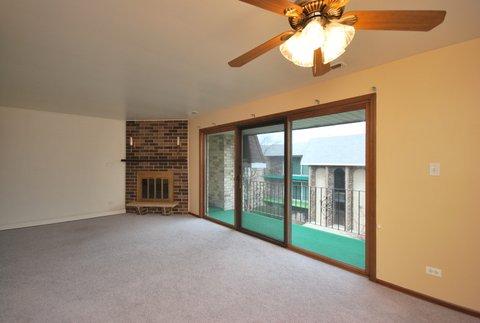 9136 South Pulaski Road, Unit 2E Oak Lawn, IL 60453 - Photo 2 of 16