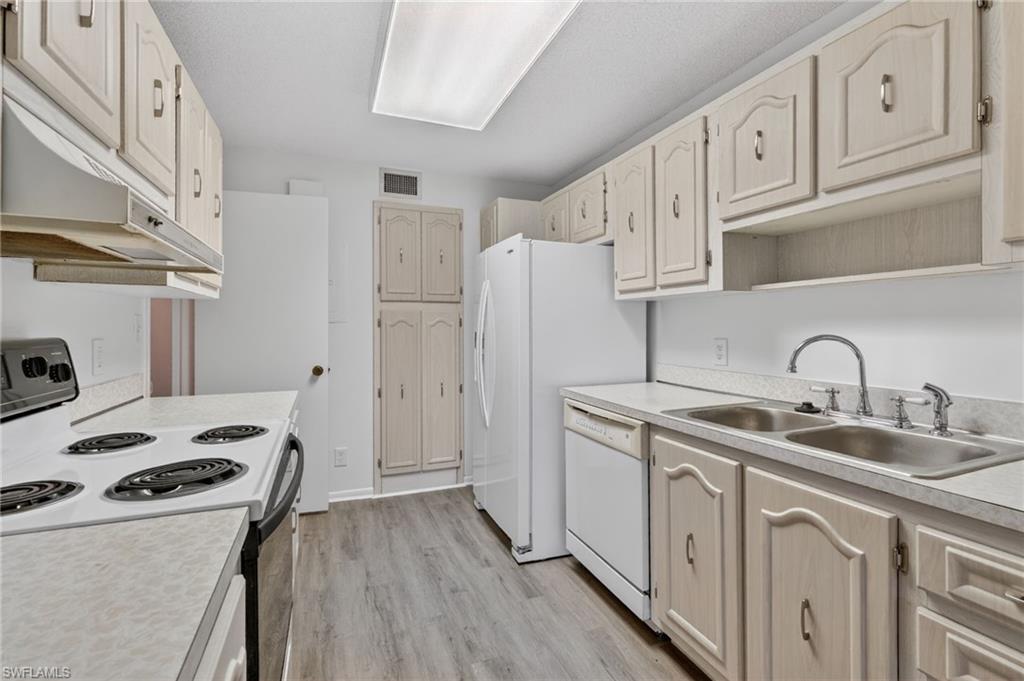 200 Pebble Beach Boulevard, Unit D103 Naples, FL 34113 - Photo 11 of 46