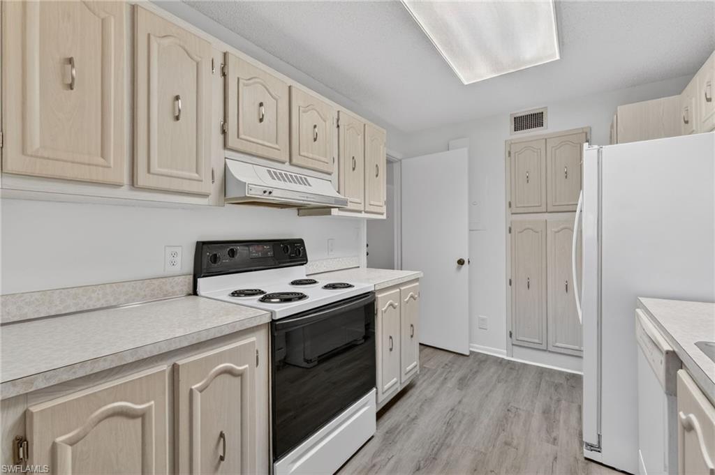 200 Pebble Beach Boulevard, Unit D103 Naples, FL 34113 - Photo 12 of 46