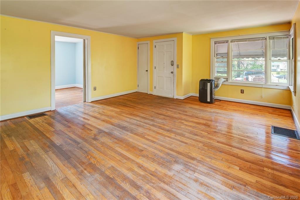 7 West Raleigh Road Asheville, NC 28803 - Photo 3 of 37 Gallery Image 3