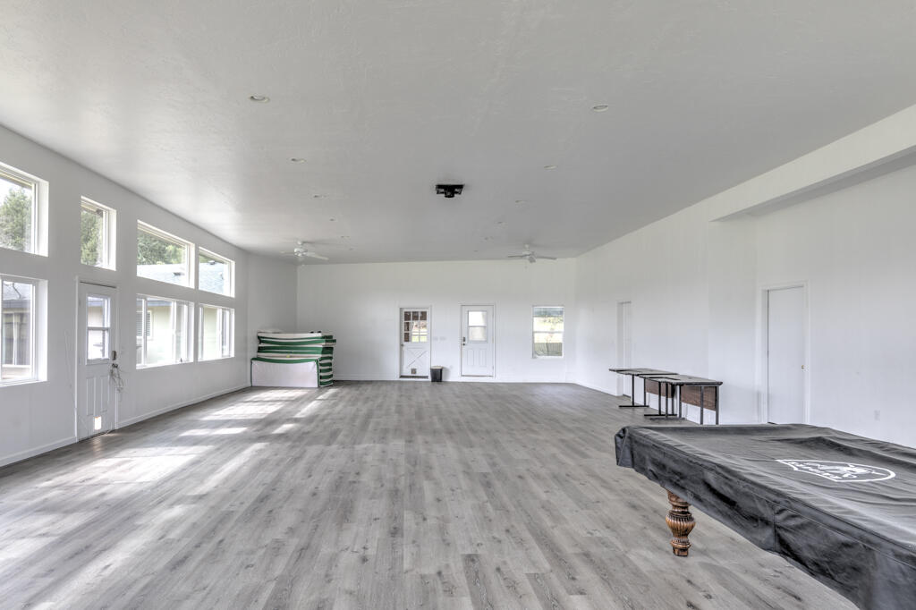 4001 Deer Creek Road Selma, OR 97538 - Photo 47 of 69 Rec room