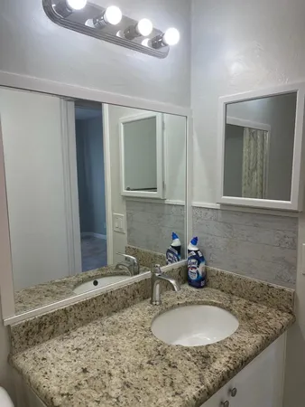 $1,795 | 4521 Northeast 21st Avenue, Unit 2, Fort Lauderdale, FL 33308