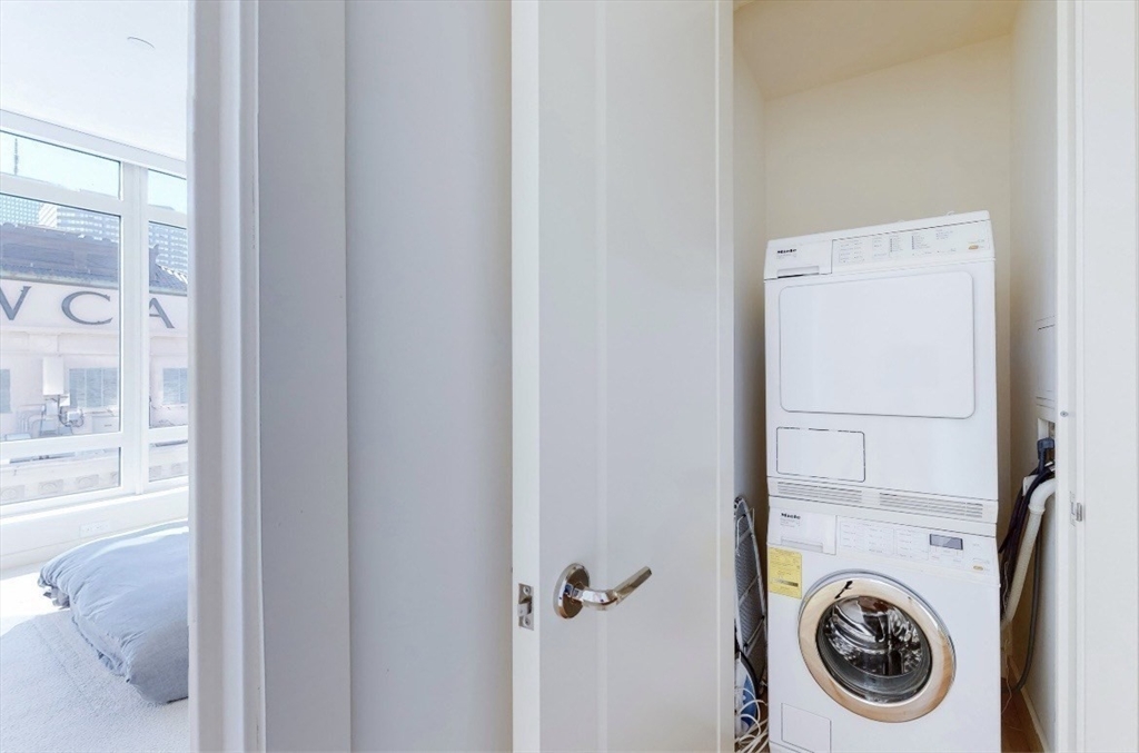400 Stuart Street, Unit 18G Boston, MA 02116 - Photo 13 of 20 a utility room with dryer and washer