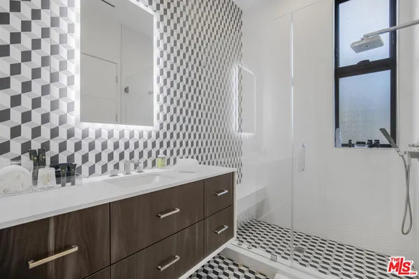 $17,950 | 10563 Ashton Avenue, Unit 3, Los Angeles, CA 90024