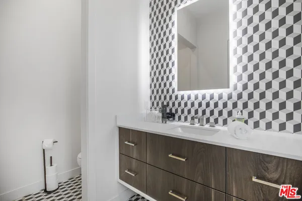 $17,950 | 10563 Ashton Avenue, Unit 3, Los Angeles, CA 90024