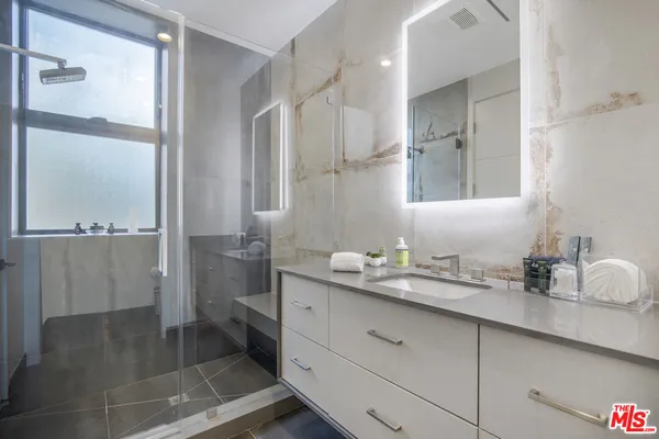 $17,950 | 10563 Ashton Avenue, Unit 3, Los Angeles, CA 90024