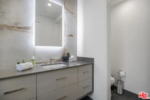 $17,950 | 10563 Ashton Avenue, Unit 3, Los Angeles, CA 90024