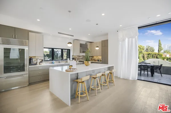 $17,950 | 10563 Ashton Avenue, Unit 3, Los Angeles, CA 90024