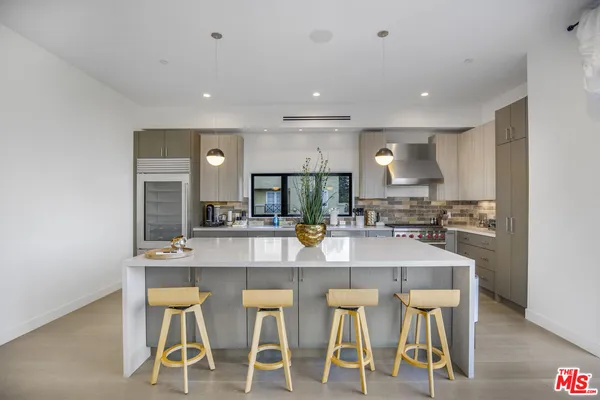 $17,950 | 10563 Ashton Avenue, Unit 3, Los Angeles, CA 90024