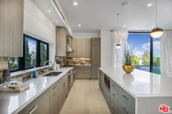 $17,950 | 10563 Ashton Avenue, Unit 3, Los Angeles, CA 90024