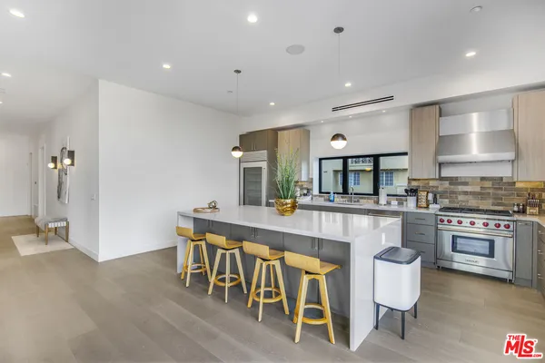 $17,950 | 10563 Ashton Avenue, Unit 3, Los Angeles, CA 90024