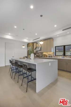 $17,950 | 10563 Ashton Avenue, Unit 3, Los Angeles, CA 90024