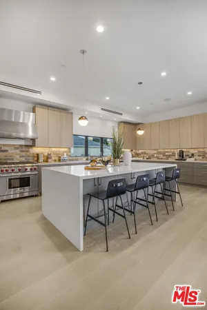 $17,950 | 10563 Ashton Avenue, Unit 3, Los Angeles, CA 90024