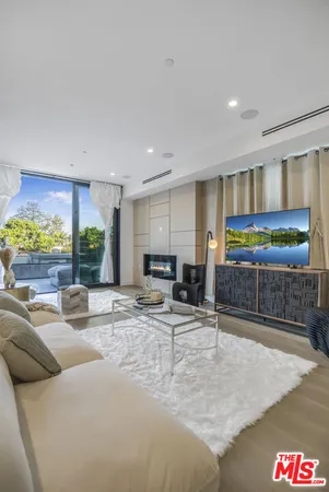 $17,950 | 10563 Ashton Avenue, Unit 3, Los Angeles, CA 90024