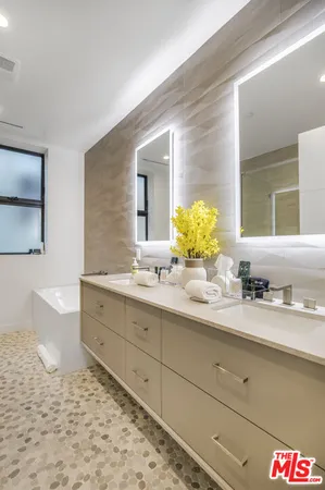 $17,950 | 10563 Ashton Avenue, Unit 3, Los Angeles, CA 90024