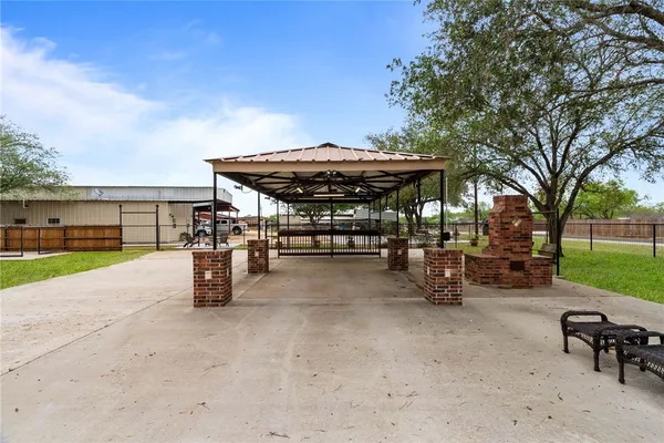$594,000 | 230 Cr 3071, Orange Grove, TX 78372